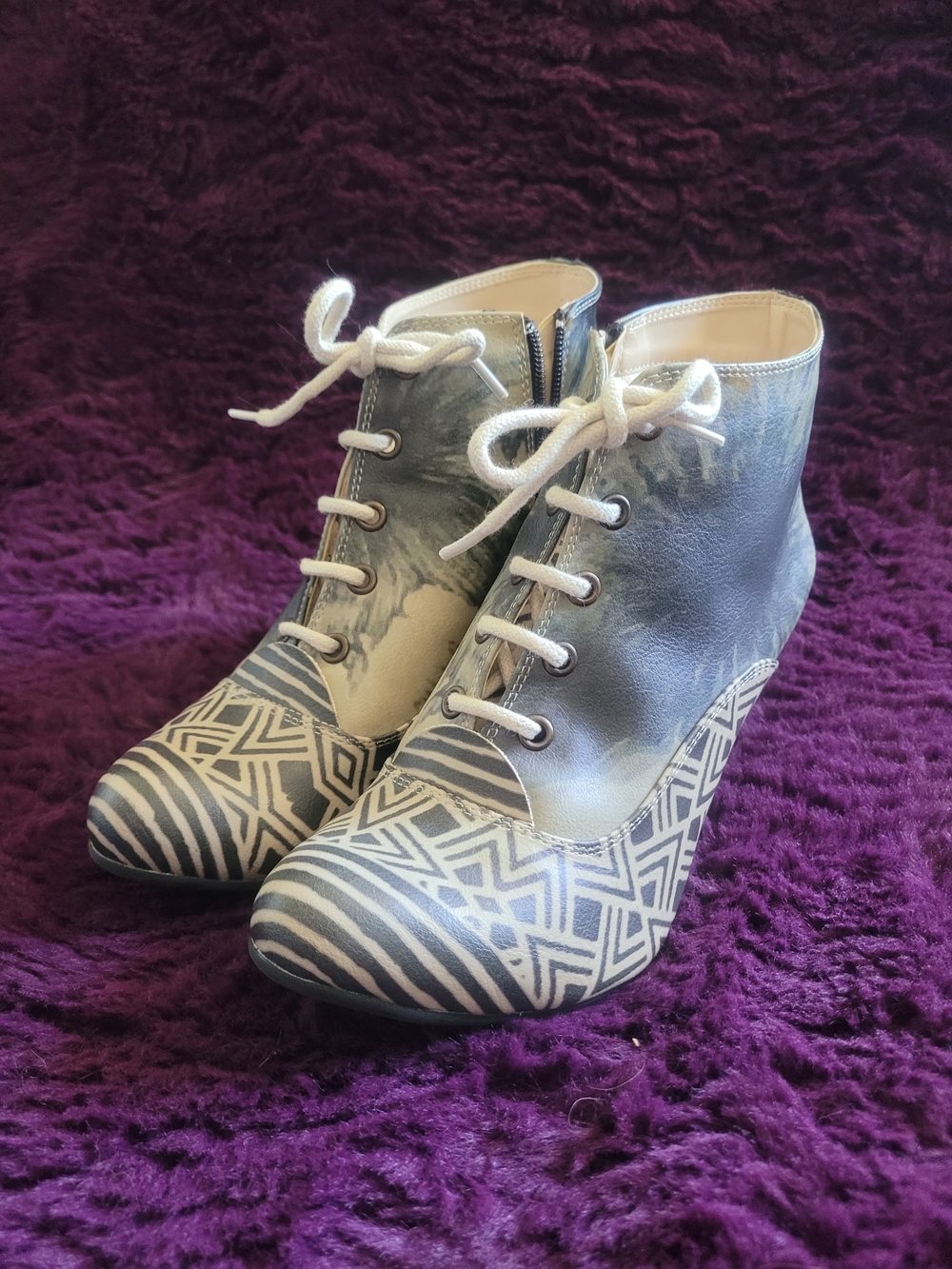 Women's Patterned Lace-Up Ankle Boots in Grey and Off-White